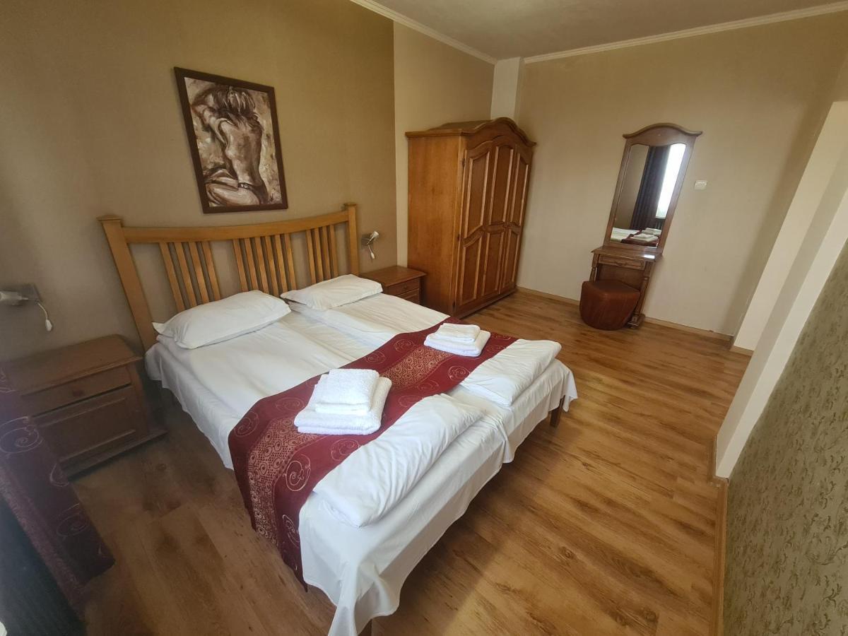 Hotel Complex Brashlyan Tryavna Esterno foto